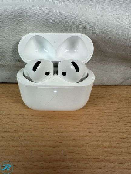 Apple AirPods 4 Wireless Earbuds White - Used/Deep Scratches On Case - Roller Auctions