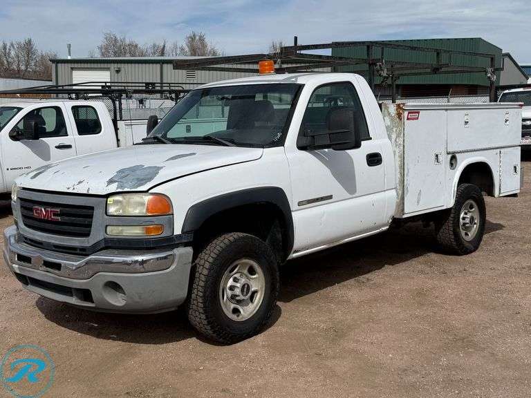 2006 GMC Sierra 2500 HD 4WD Utility Truck