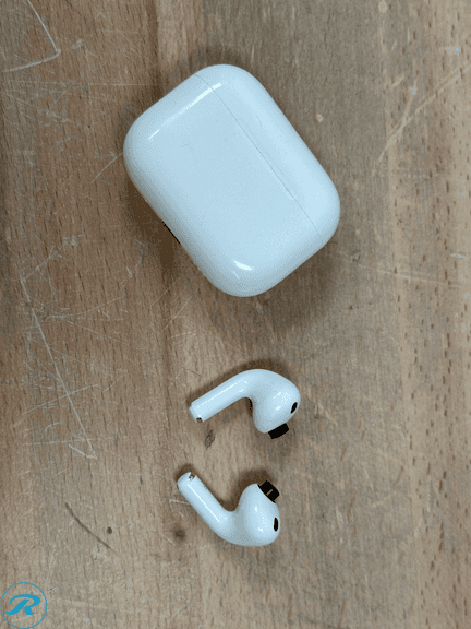 (2) Apple: Airpods Pro 3, MFHP4LL/A- Missing Ear Gels (1) Used/ Case doesn't Stay charged & (1) Used/ Case Fully Charges But headphones won't stay as charged as case - Roller Auctions