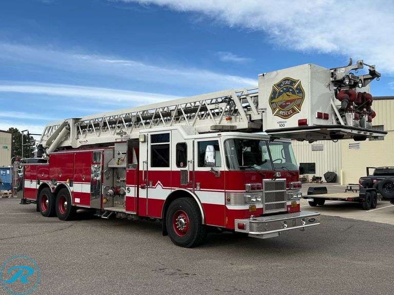 2003  Pierce  Dash  RWD  T/A 100' Ladder Fire Truck - Roller Auctions