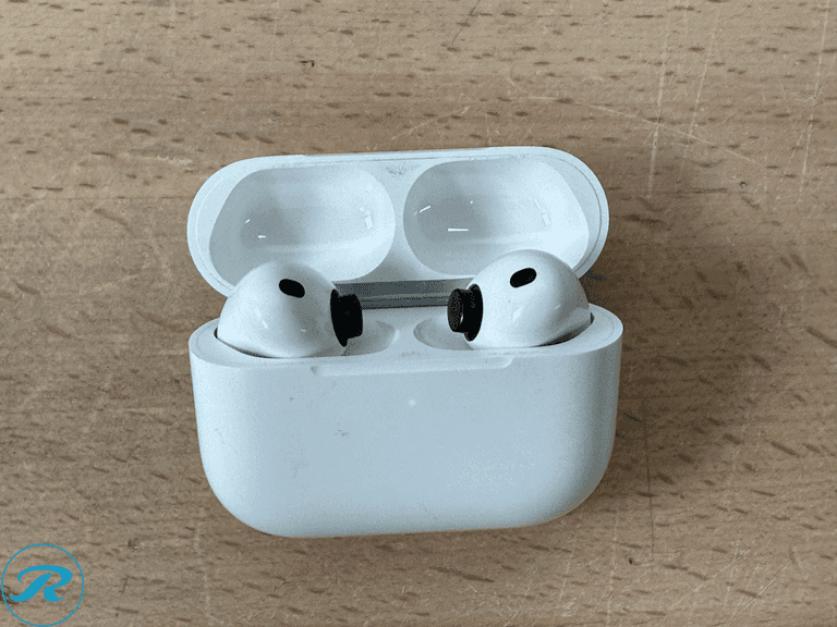 (2) Apple: Airpods Pro 3, MFHP4LL/A- Missing Ear Gels (1) Used/ Case doesn't Stay charged & (1) Used/ Case Fully Charges But headphones won't stay as charged as case - Roller Auctions