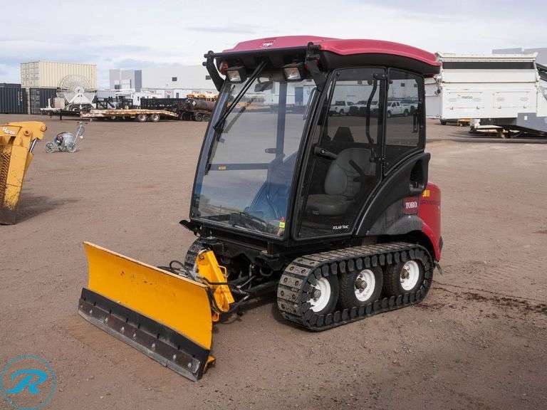 Toro 30434N Groundsmaster 7210 Zero-Turn Track Steer Tractor