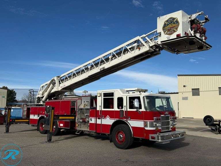 2003  Pierce  Dash  RWD  T/A 100' Ladder Fire Truck