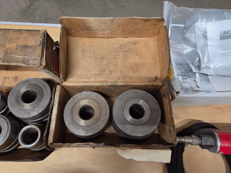 Amco Tools Inc. No 9232 Axle Adapter Set - Roller Auctions
