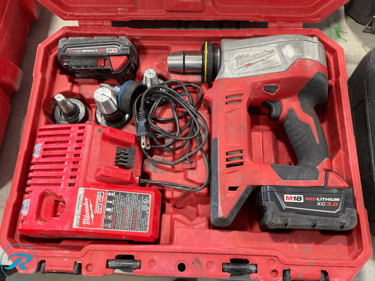 Milwaukee 2632-20 M18 ProPEX Expansion Tool Kit With Batteries and Charger