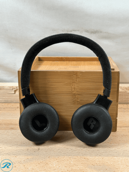 JBL Live 675NC Wireless True Adaptive Noise-cancelling On-Ear Headphones - Used - Roller Auctions