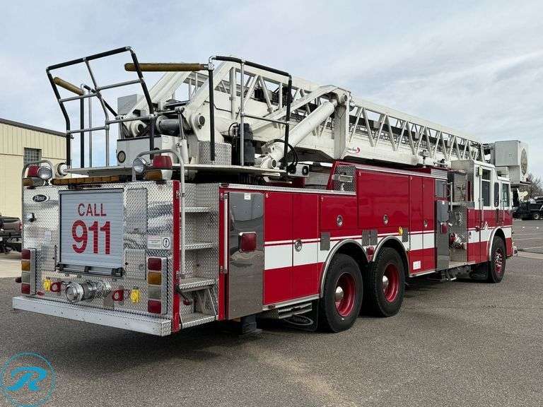 2003  Pierce  Dash  RWD  T/A 100' Ladder Fire Truck - Roller Auctions