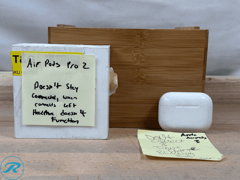 Apple: Airpods Pro 3- Used/No Accessories/ Doesn't Connect or Charge/ Blinking Red light; Apple: Airpods Pro 2- Used/ Doesn't Stay connected and when connected the left headphone doesn't Function - Roller Auctions
