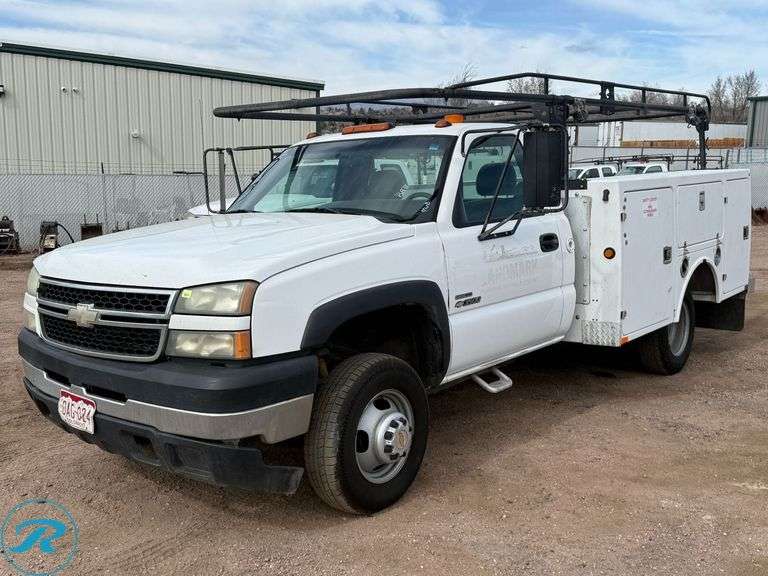2006 Chevrolet Silverado 3500 4WD Utility Truck