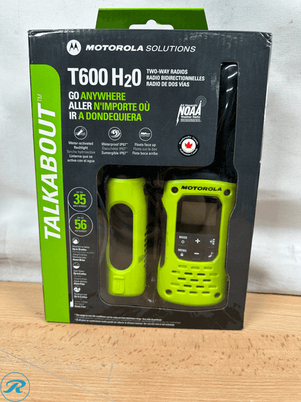 (2) Motorola Solutions T600 35 Miles Waterproof Two-way Radio Green, 2 Pack - Used/1 Walky-talky Don't Stay On - Roller Auctions