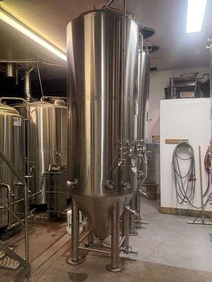 New ABS Commercial ABSC11198C10F03 10 BBL Stainless Steel Jacketed Fermenter