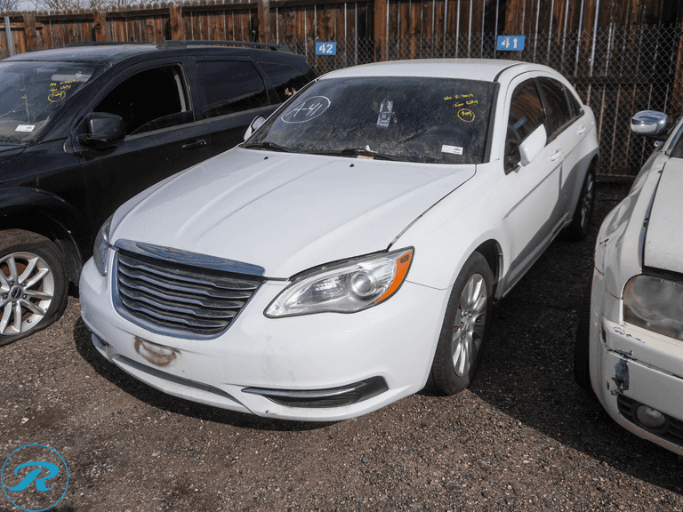 2013 Chrysler 200 LX FWD