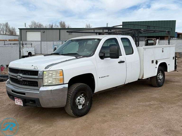 2008 Chevrolet Silverado Work Truck 4WD Extended Cab Utility Truck