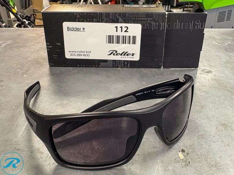Oakley Turbine Polished Black Sunglasses, Black Iridium Polarized Lenses (New)