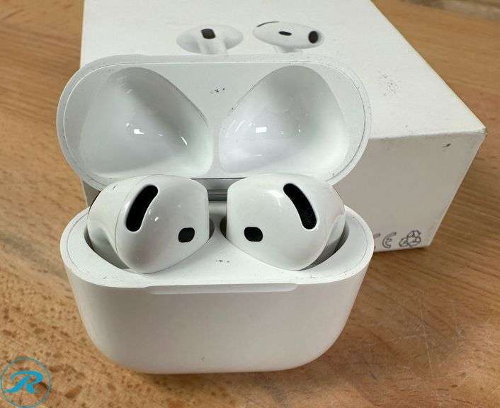 Apple AirPods 4 White - Used/Marks/light Scratches - Roller Auctions