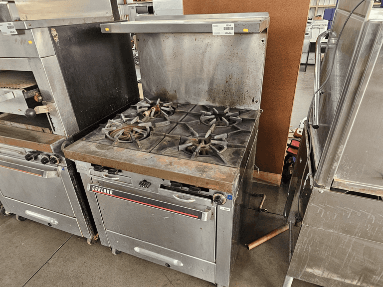 Garland Commercial Gas Range With 4 Burners And Oven