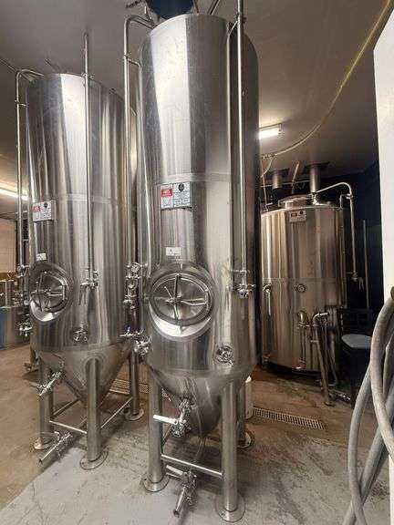 New ABS Commercial ABSC11198C10F04 10 BBL Stainless Steel Jacketed Fermenter