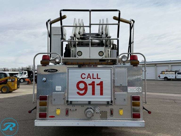 2003  Pierce  Dash  RWD  T/A 100' Ladder Fire Truck - Roller Auctions