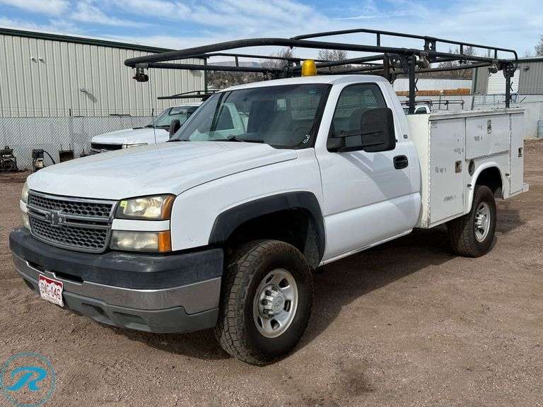 2005 Chevrolet Silverado 3500 LT 4WD Utility Truck