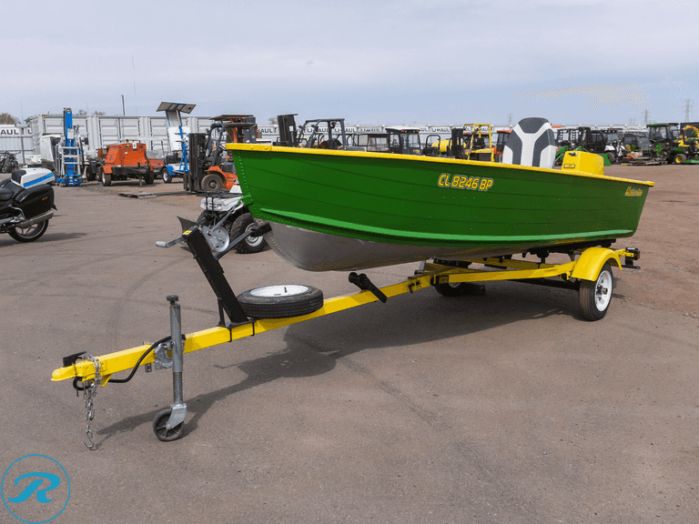 Waterloo Boat, Sea Horse 25 Engine, Padded Seats, Spray Liner 1984  Sylvan