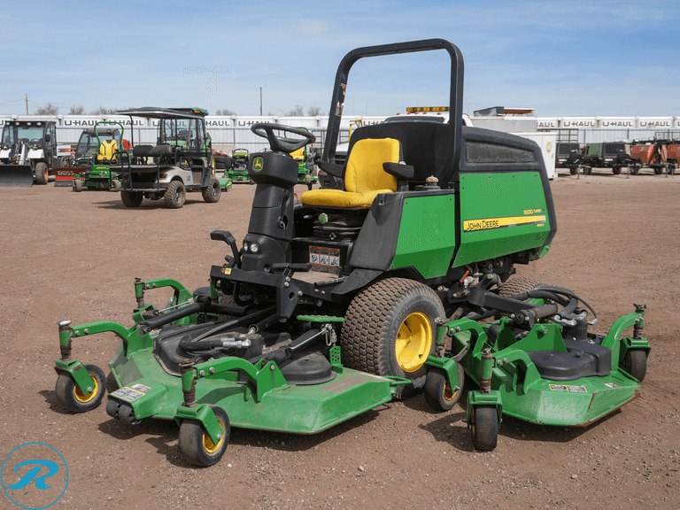 John Deere 1600 Turbo Series II 4WD Ride-On Batwing Mower