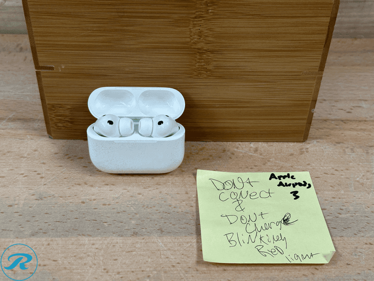 Apple: Airpods Pro 3- Used/No Accessories/ Doesn't Connect or Charge/ Blinking Red light; Apple: Airpods Pro 2- Used/ Doesn't Stay connected and when connected the left headphone doesn't Function - Roller Auctions