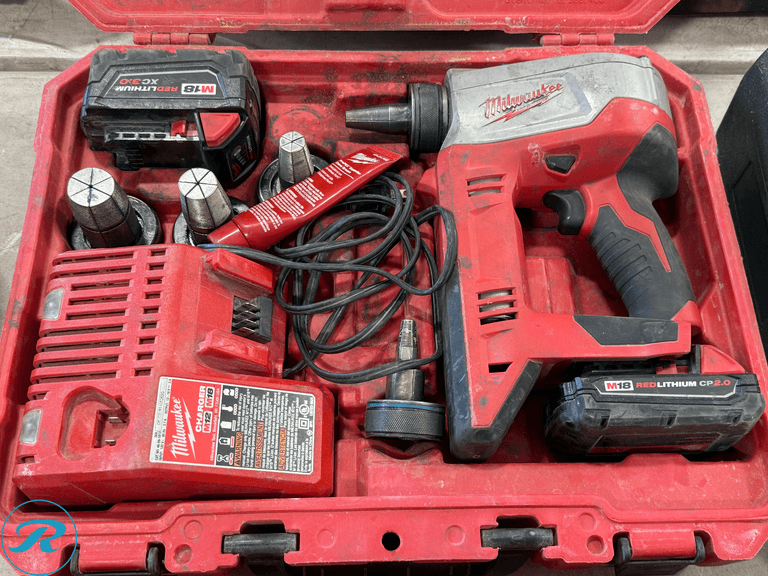 Milwaukee 2632-20 M18 ProPEX Expansion Tool Kit With Batteries and Charger