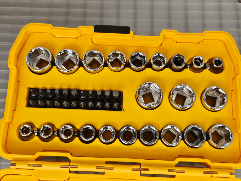 Dewalt Mechanics Tool Set with Sockets, Ratchet, and Bits in Case - Roller Auctions