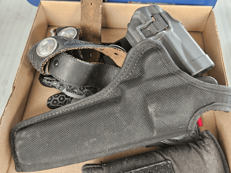Holsters, Magazine Pouches, Magazines and Hard Case - Roller Auctions