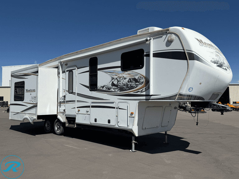 2011  Keystone  Montana  T/A Fifth Wheel Camper Trailer