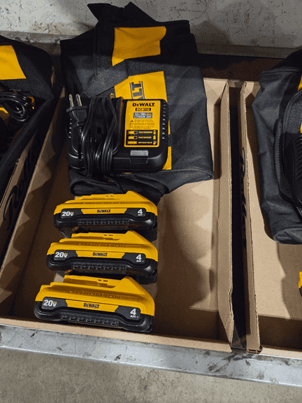 (3) Dewalt 20V Lithium Ion 4Ah Batteries With DCB112 Charger
