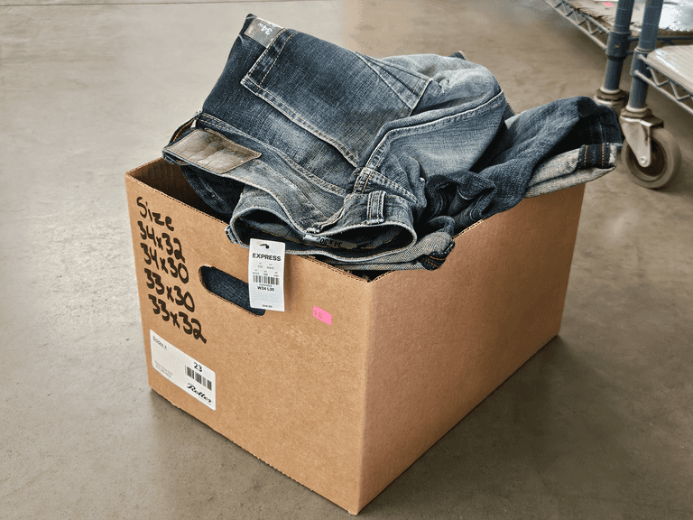 (4) Express Jeans, Sizes 34x32, 34x30, 33x30, 33x32 - Roller Auctions