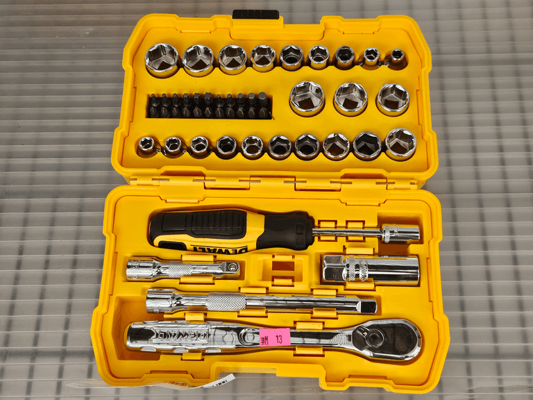 Dewalt Mechanics Tool Set with Sockets, Ratchet, and Bits in Case - Roller Auctions