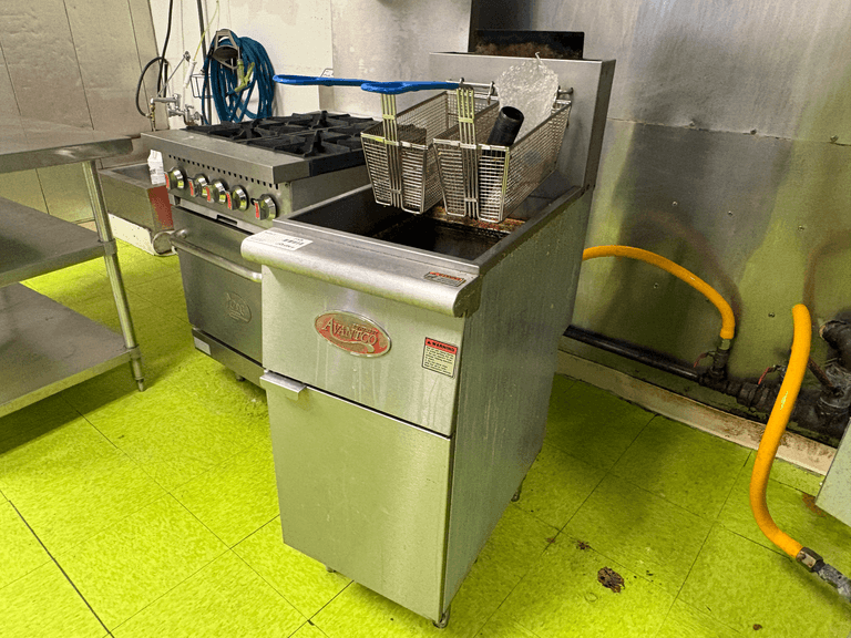 Avantco FF300-N Natural Gas Floor Fryer