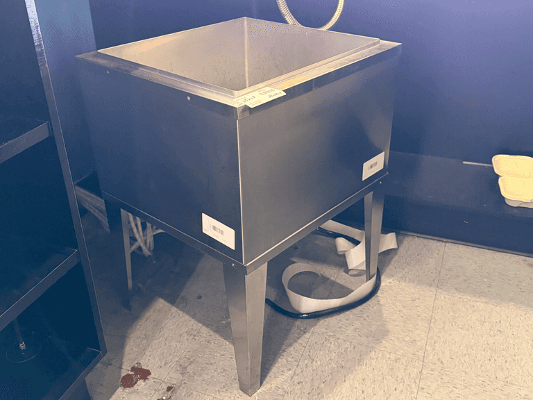 Stainless Steel Ice Bin, 23" x 21" with Wunder-Bar Soda Gun System