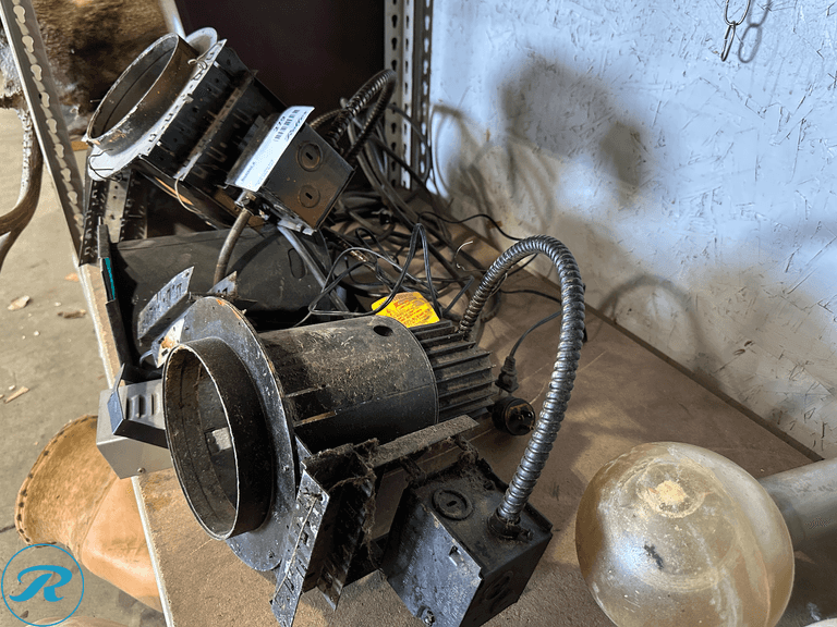 Shelf of Assorted Lights - Roller Auctions