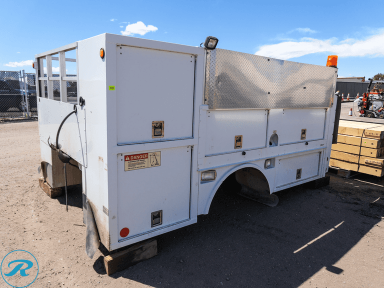 Utility Box with Hydraulic Liftgate, 11' Long x 94" Wide