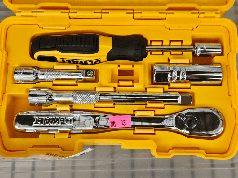 Dewalt Mechanics Tool Set with Sockets, Ratchet, and Bits in Case - Roller Auctions