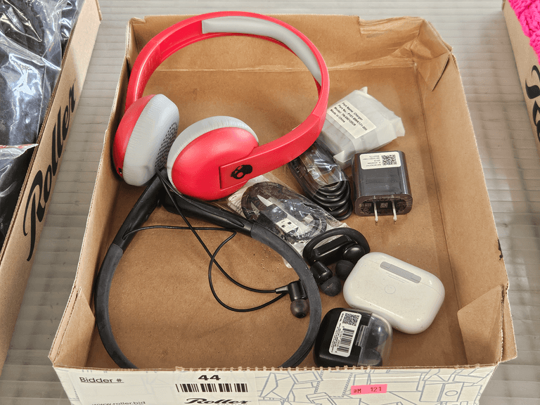 Headphones, Earbuds, Charging Cables, and Power Adapters - Roller Auctions