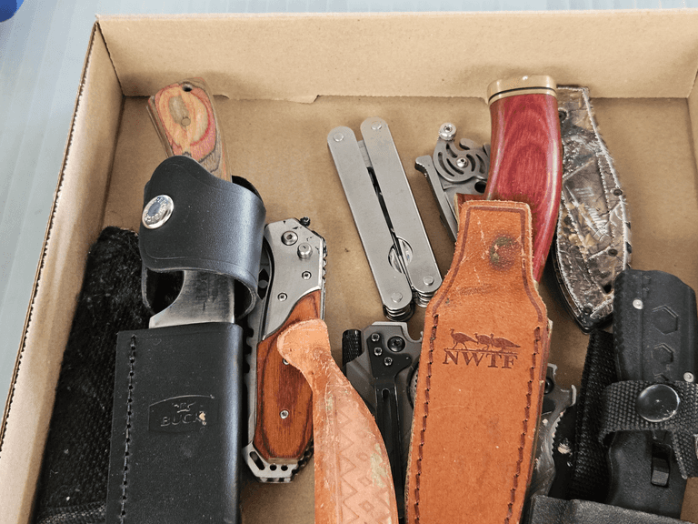 Tray of Fixed Blades, Folding Knives, Multi-Tools, Sheaths - Roller Auctions