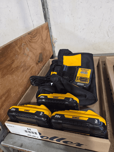 (3) Dewalt DCB112 Lithium Ion 20V 3Ah Batteries With Charger And Carry Bag