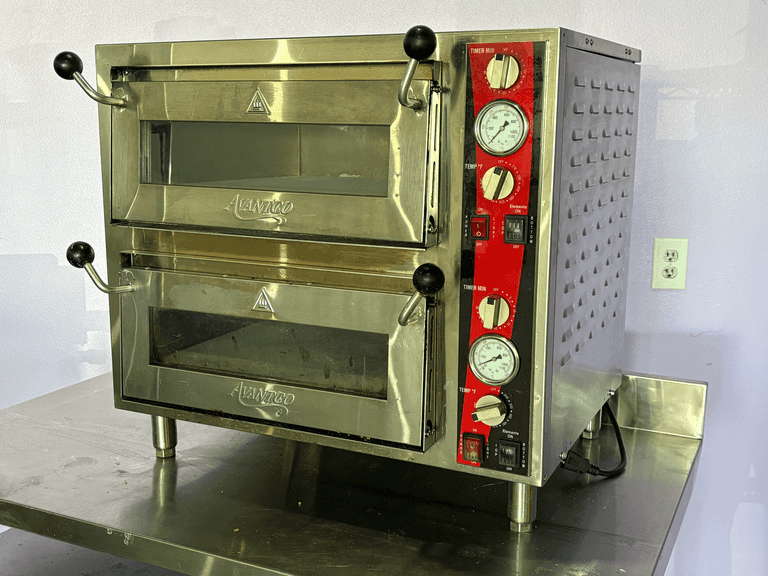 Avantco 177DPO18DD Countertop Double Deck Pizza Oven, 240V