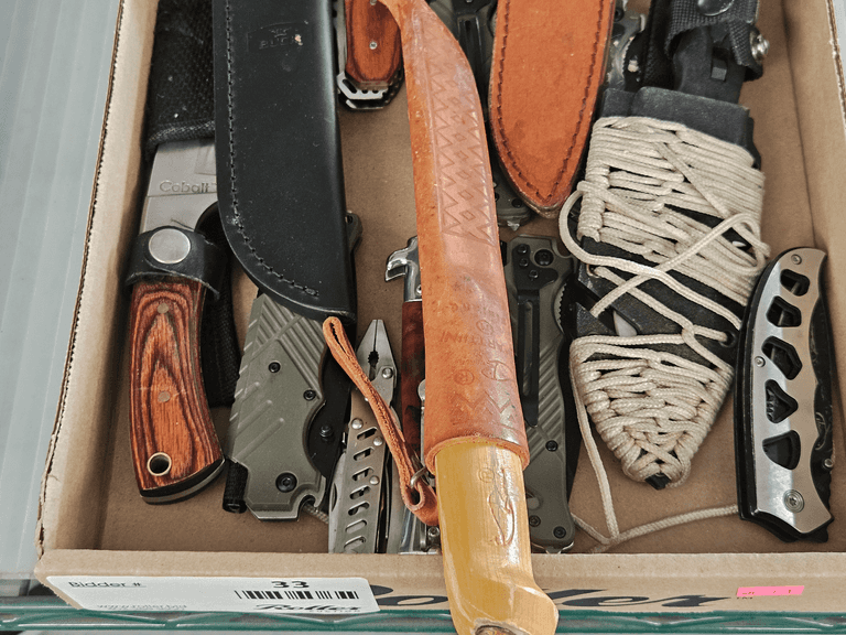 Tray of Fixed Blades, Folding Knives, Multi-Tools, Sheaths - Roller Auctions