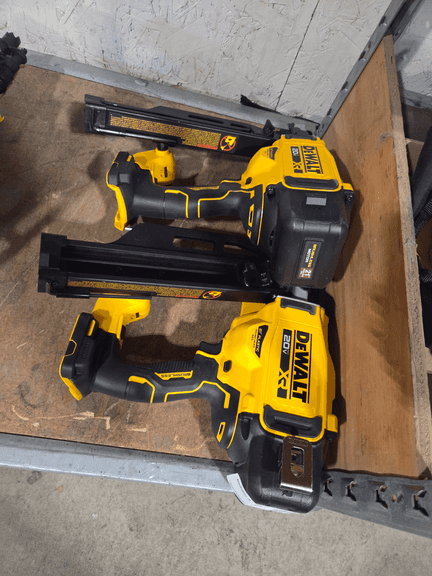 (2) Dewalt DCN920 Cordless Plastic Collated Framing Nailers, 20V, Electric
