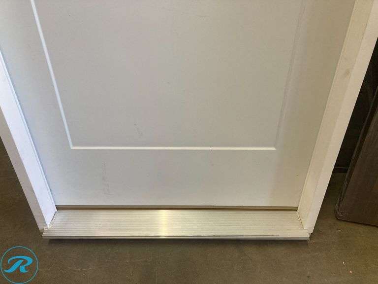 RELIABILT Craftsman 32-in x 80-in x 4-9/16-in Steel Left-hand inswing Primed Prehung Residential Insulating core Front Door (The door has a small scratch) - Roller Auctions