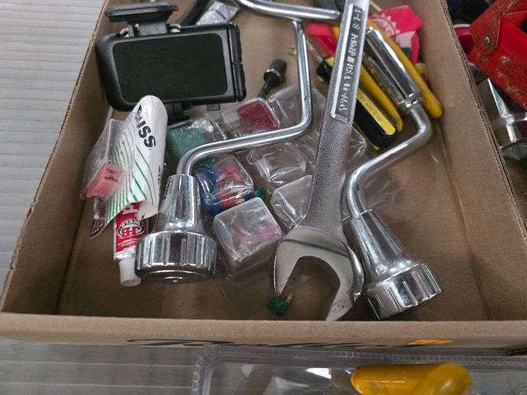 Hand Tools, Pliers, Wrenches, Screwdrivers, Socket Set, Pullers - Roller Auctions