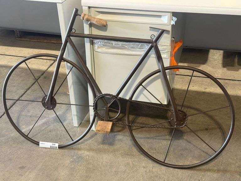 Metal Bicycle-Shaped Decorative Sculpture