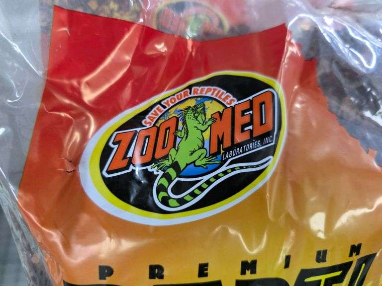 (4) Bags of Zoo Med REPTI BARK Natural Reptile Bedding - Roller Auctions