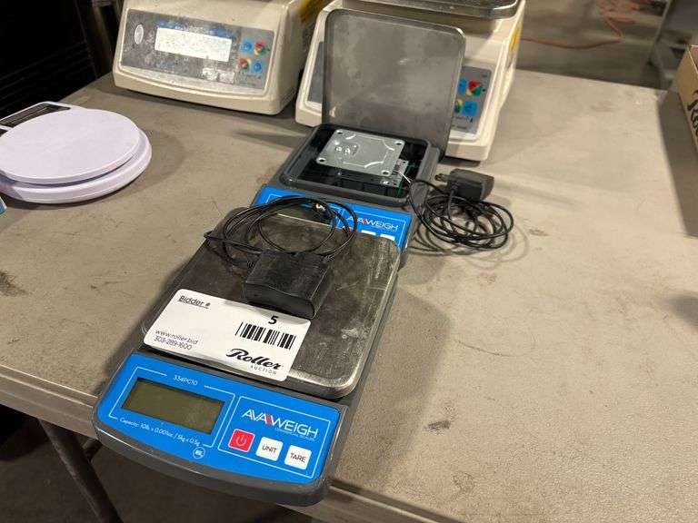 (2) Avaweigh 334PC10 Commercial Scales with Power Adapters (1-Charger Damaged))