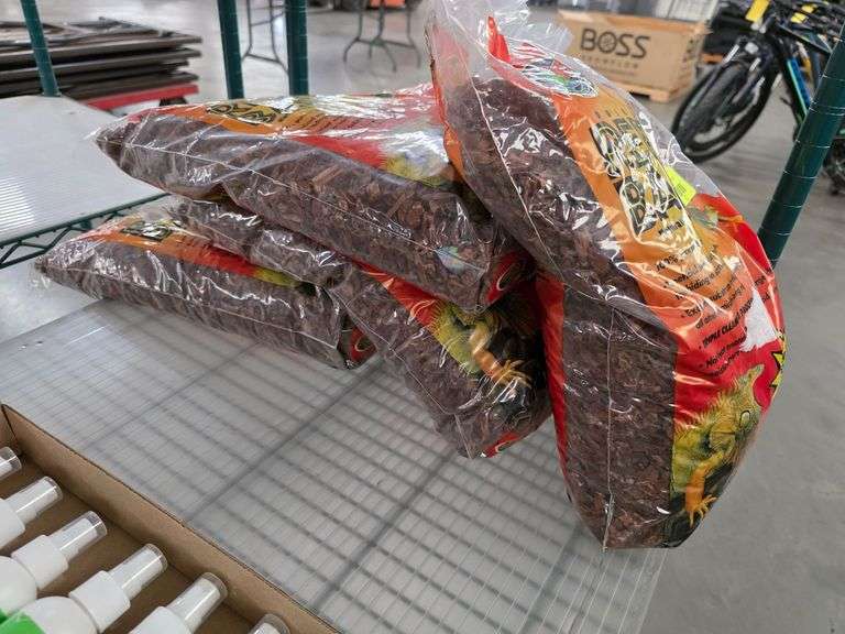 (4) Bags of Zoo Med REPTI BARK Natural Reptile Bedding - Roller Auctions